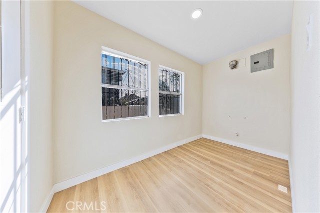 Detail Gallery Image 19 of 36 For 122 W 53rd Back Unit,  Los Angeles,  CA 90037 - 1 Beds | 1 Baths