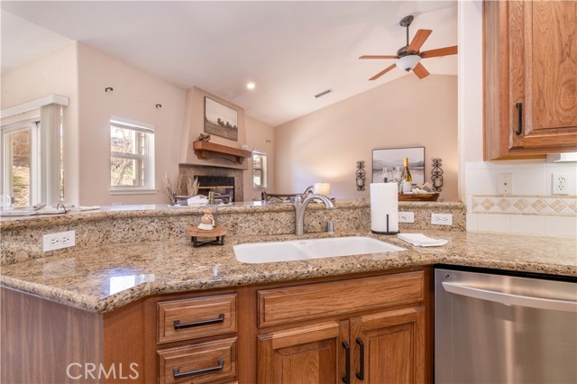 337 Pine Lane, Big Bear City CA: https://media.crmls.org/medias/a0d703d0-e501-434a-b6d5-96ef314f9dec.jpg