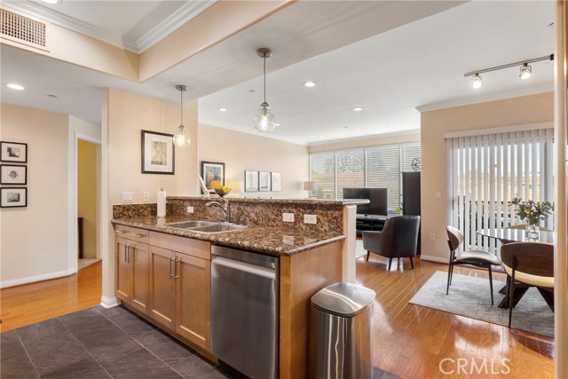 Detail Gallery Image 10 of 40 For 4821 Bakman Ave #206,  North Hollywood,  CA 91606 - 3 Beds | 2 Baths