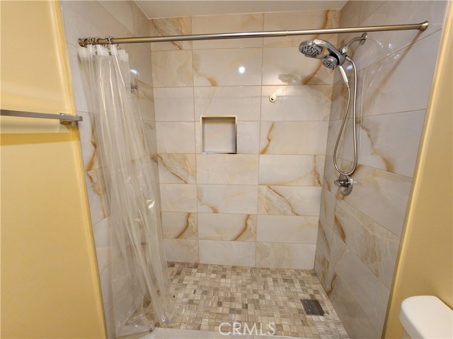 Detail Gallery Image 13 of 23 For 16432 Halsted St., North Hills,  CA 91343 - 3 Beds | 2/1 Baths