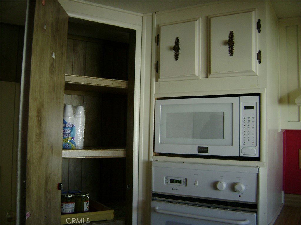 https://media.crmls.org/medias/a0d874e5-aedc-4d94-8e90-99e6160e7774.jpg?preset=X-Large