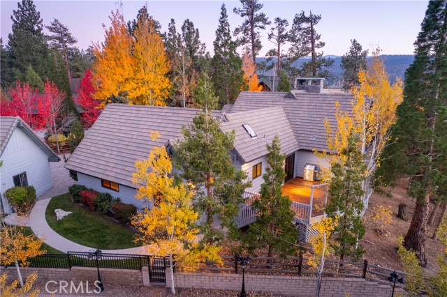 Detail Gallery Image 3 of 49 For 39451 Lake Dr, Big Bear Lake,  CA 92315 - 4 Beds | 3 Baths