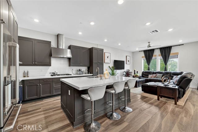 Detail Gallery Image 9 of 33 For 27508 Feathery Cassia, Valencia,  CA 91381 - 3 Beds | 2/1 Baths