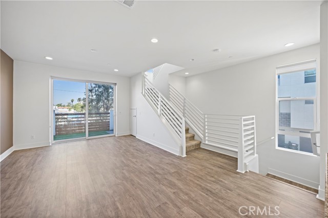 Detail Gallery Image 9 of 37 For 645 W 17th St, Costa Mesa,  CA 92627 - 3 Beds | 2/2 Baths