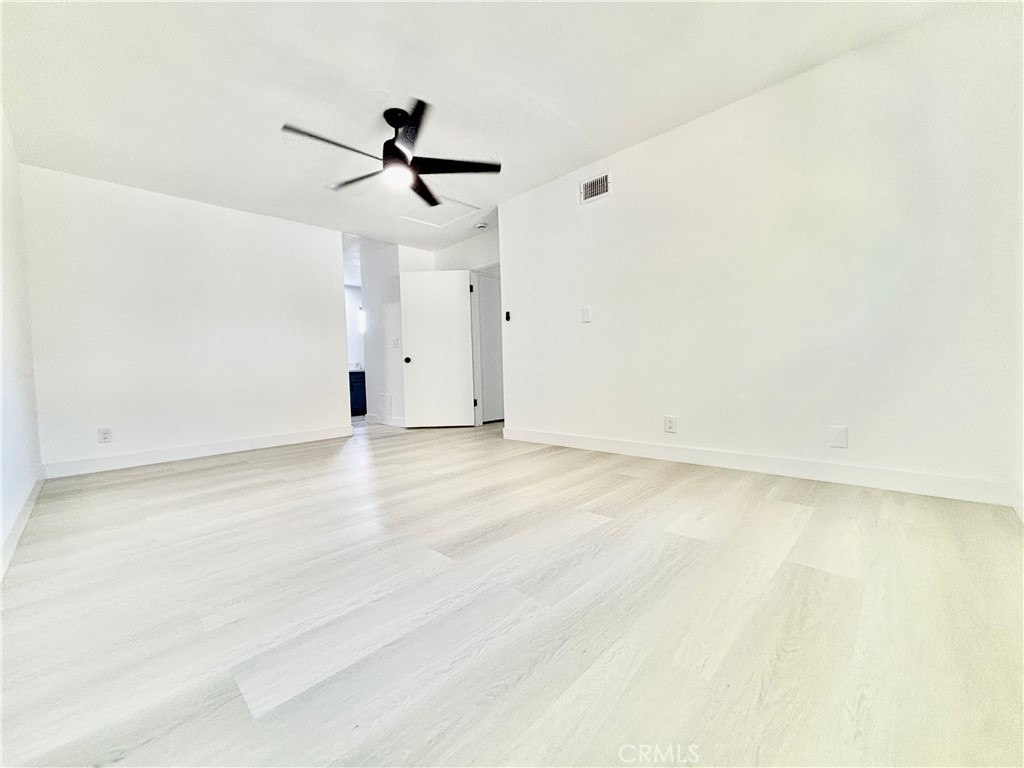 https://media.crmls.org/medias/a0da2ae1-8eb0-44a1-8e6b-317996763d41.jpg?preset=X-Large