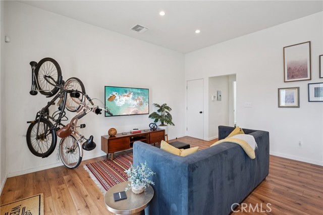 1401 Termino Avenue, Long Beach CA: https://media.crmls.org/medias/a0da66ca-0b1e-49b8-9ed2-24cd48bd2860.jpg
