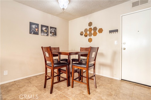 Detail Gallery Image 7 of 35 For 9505 Sylmar Ave #2,  Panorama City,  CA 91402 - 3 Beds | 2 Baths