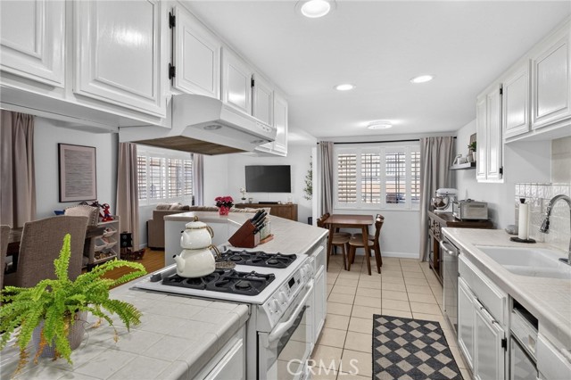 Detail Gallery Image 12 of 43 For 222 S Guadalupe Ave #1,  Redondo Beach,  CA 90277 - 4 Beds | 2/1 Baths