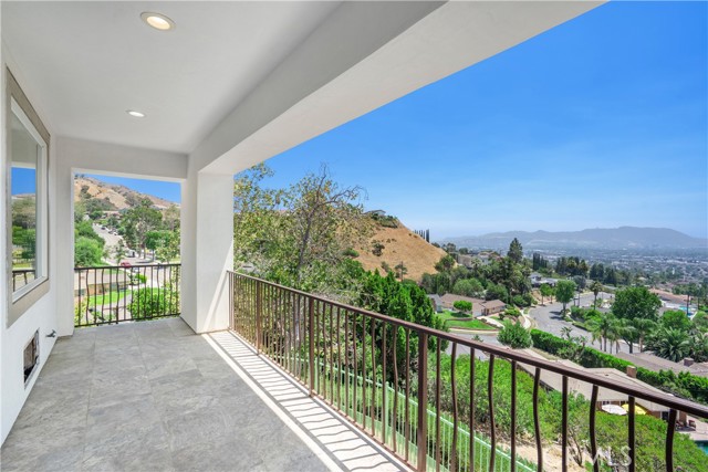 3318 Durham Court, Burbank CA: https://media.crmls.org/medias/a0ddc885-3a15-418f-9954-25aff743b7d8.jpg