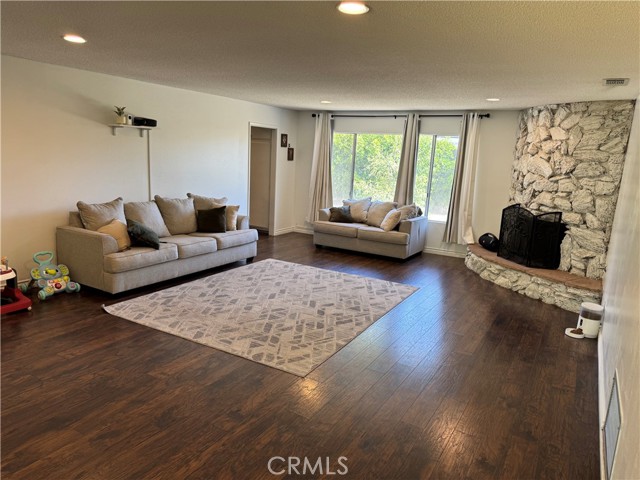 Detail Gallery Image 10 of 21 For 26032 Amy Ln, Hemet,  CA 92544 - 3 Beds | 2 Baths