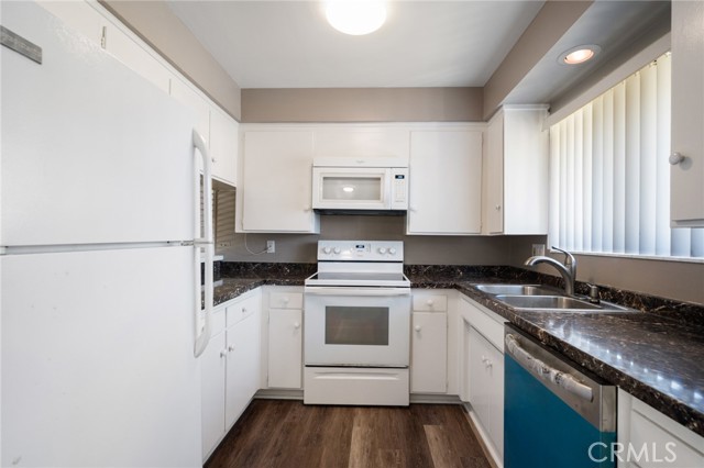 Detail Gallery Image 7 of 25 For 22945 Nadine Cir #B,  Torrance,  CA 90505 - 2 Beds | 2 Baths