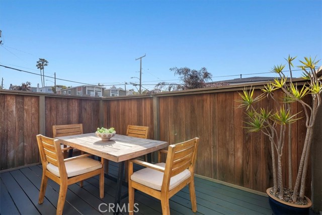 Detail Gallery Image 5 of 46 For 1006 Palm Ln, Redondo Beach,  CA 90278 - 2 Beds | 2 Baths