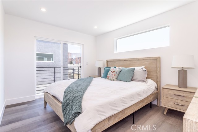 1032 N Oxford Avenue, Los Angeles CA: https://media.crmls.org/medias/a0df10ff-6d82-4e94-97f2-0e5fa1707f23.jpg