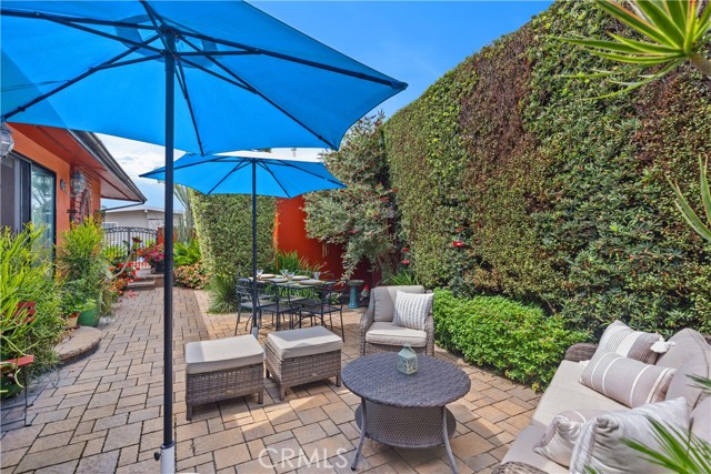 103 Yorktown, Newport Beach CA: https://media.crmls.org/medias/a0df7d0a-c9e2-4d75-ad7b-c35b97f2fb63.jpg