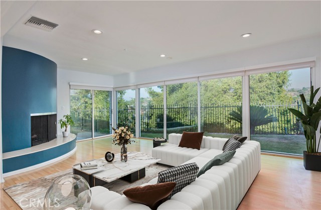 Detail Gallery Image 2 of 19 For 3610 Scadlock Ln, Sherman Oaks,  CA 91403 - 3 Beds | 2/1 Baths