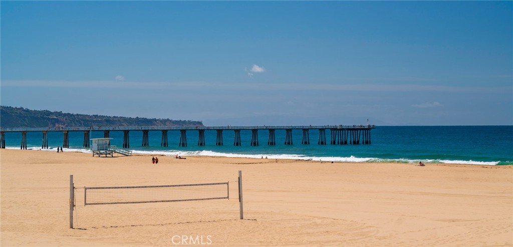 https://media.crmls.org/medias/a0e1afc9-7983-49aa-99fe-5f32ae23f472.jpg?preset=X-Large