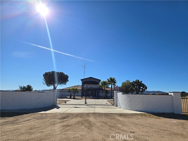 Detail Gallery Image 1 of 36 For 12940 Jenny St, Oak Hills,  CA 92344 - 5 Beds | 3/1 Baths