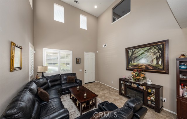13025 Bowker Play Court, Beaumont CA: https://media.crmls.org/medias/a0e27e19-2def-4947-ab89-7cdb1566dd7a.jpg