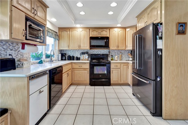 Detail Gallery Image 12 of 33 For 313 El Camino Ln, Placentia,  CA 92870 - 4 Beds | 2/1 Baths