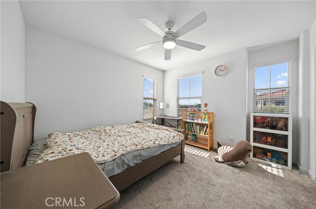 Detail Gallery Image 6 of 11 For 981 W Clover, Rialto,  CA 92376 - 3 Beds | 2/1 Baths