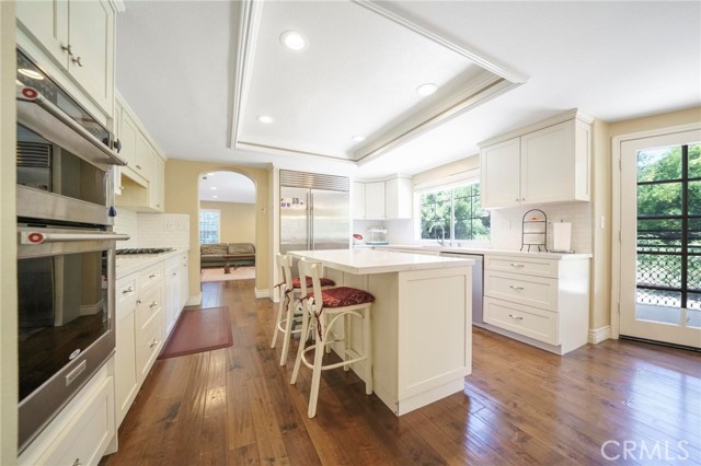 Detail Gallery Image 11 of 32 For 18741 Hillsboro Rd, Northridge,  CA 91326 - 5 Beds | 6/1 Baths