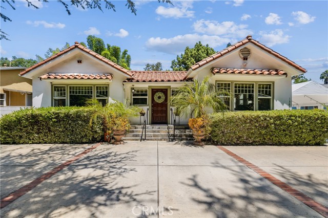 Detail Gallery Image 4 of 58 For 13621 Erwin St, Van Nuys,  CA 91401 - 4 Beds | 3 Baths