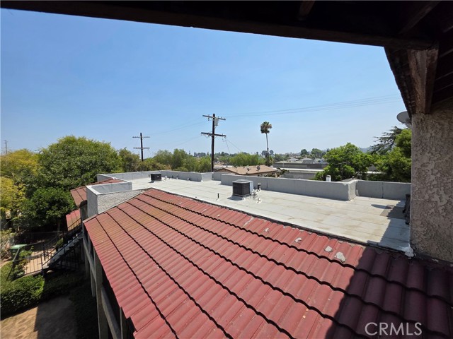 2121 El Paseo, Alhambra CA: https://media.crmls.org/medias/a0e6faaf-d194-430b-b450-b34a1df7f449.jpg