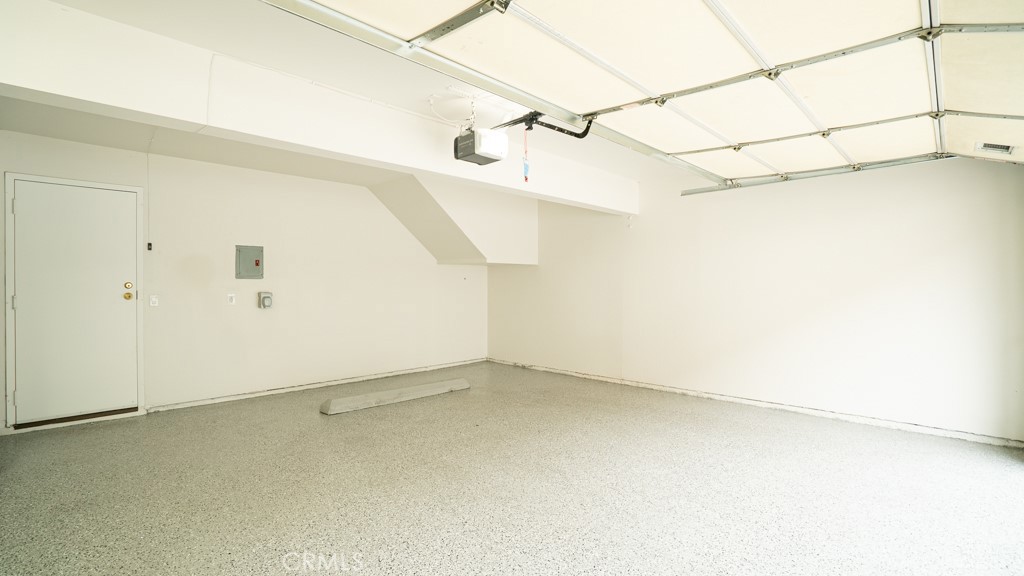 https://media.crmls.org/medias/a0e71c7b-9115-4489-a398-5df003302c25.jpg?preset=X-Large