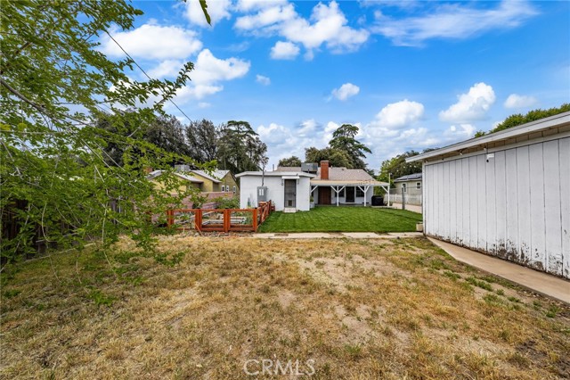 1326 Clock Avenue, Redlands CA: https://media.crmls.org/medias/a0e73421-9d8d-426e-a1d0-6b389f1e2f08.jpg