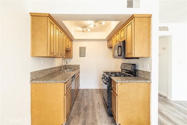 Detail Gallery Image 6 of 26 For 8505 Columbus Ave #217,  North Hills,  CA 91343 - 2 Beds | 2 Baths