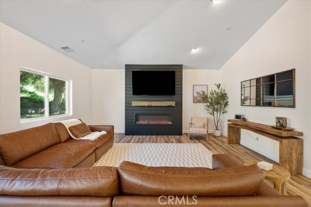 Detail Gallery Image 11 of 47 For 29563 Valley Stream Rd, Valley Center,  CA 92082 - 4 Beds | 2/1 Baths