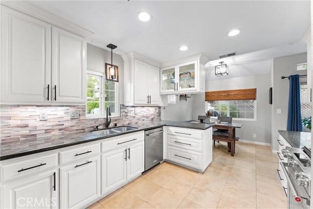 Detail Gallery Image 11 of 38 For 4700 Warner Avenue #112,  Huntington Beach,  CA 92649 - 3 Beds | 2/1 Baths