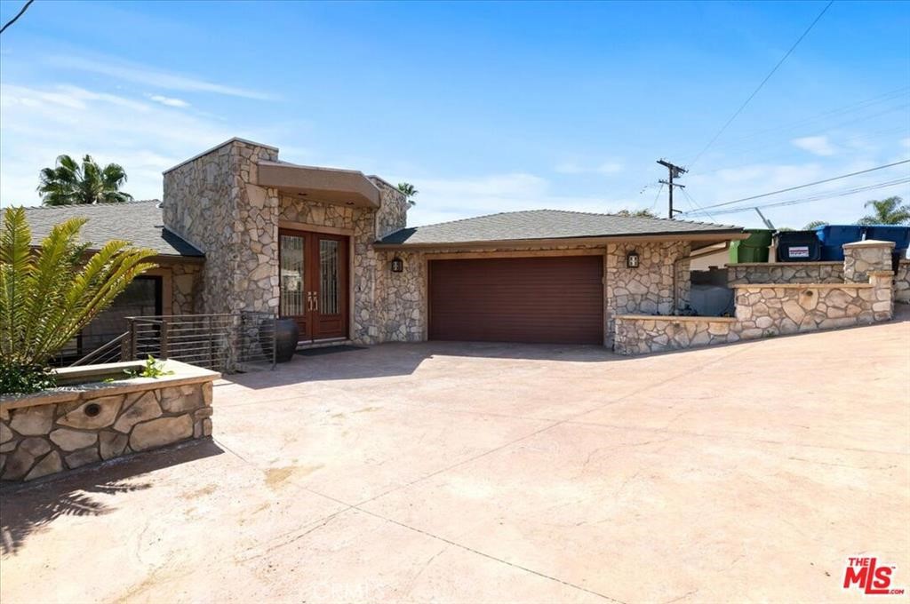 2792 Fyler Place