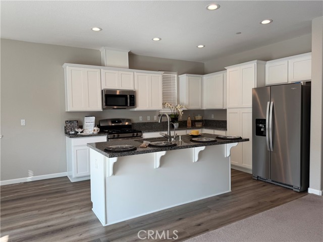 Detail Gallery Image 2 of 13 For 826 Courtney Ct, Merced,  CA 95348 - 4 Beds | 3 Baths