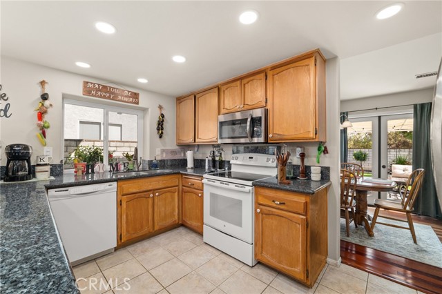 831 Arbor Cir, La Verne CA: https://media.crmls.org/medias/a0ebfc0d-8e80-42d8-9b83-bc0220ef54cf.jpg