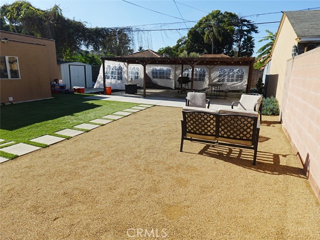 Detail Gallery Image 6 of 9 For 211 S Poinsettia Ave, Compton,  CA 90221 - 3 Beds | 1 Baths