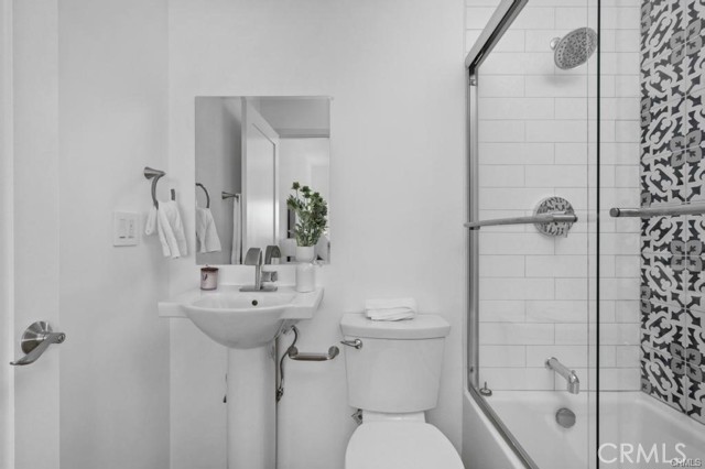 Detail Gallery Image 7 of 25 For 4136 1/2 Normal Ave #1/2,  Los Angeles,  CA 90029 - 2 Beds | 2 Baths