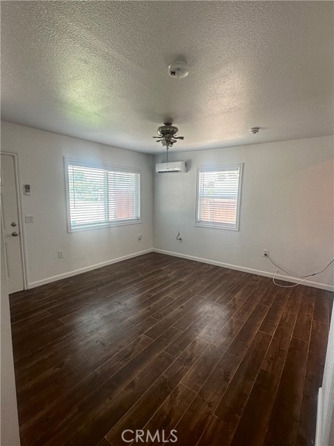 Detail Gallery Image 5 of 6 For 190 W 3rd St, Rialto,  CA 92376 - 2 Beds | 1 Baths