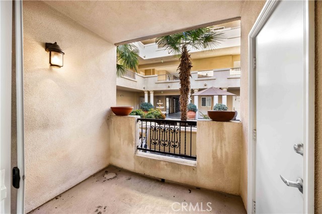 Detail Gallery Image 32 of 37 For 15206 Burbank Bld #104,  Sherman Oaks,  CA 91411 - 2 Beds | 2/1 Baths