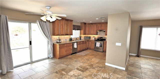 5825 Opal Court, Fontana CA: https://media.crmls.org/medias/a0ef9913-f039-4020-88b3-62c5a676711c.jpg