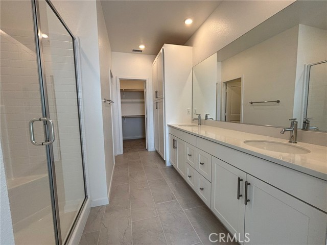 6136 Valentina Way, Eastvale CA: https://media.crmls.org/medias/a0ef99f5-cacb-4573-9074-972a0d0ede4b.jpg