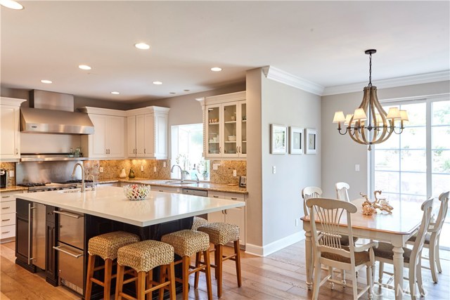 Eating area near kitchen and family room