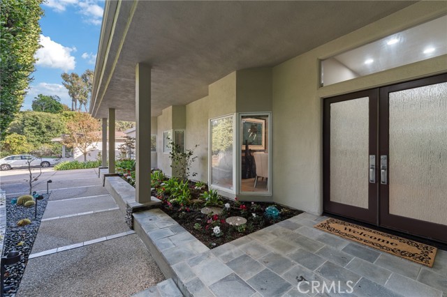 Detail Gallery Image 2 of 54 For 3601 Cananea, Encino,  CA 91436 - 6 Beds | 5/1 Baths