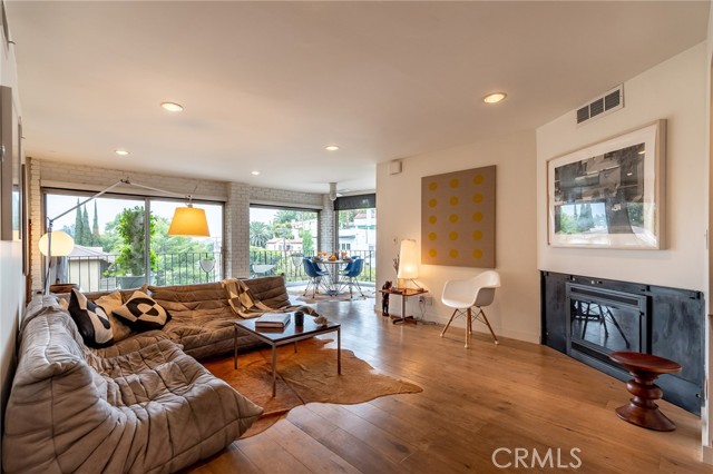 2260 N Cahuenga Blvd #304, Los Angeles, CA 90068