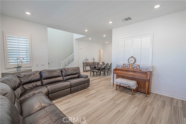 Detail Gallery Image 9 of 35 For 27081 Amber Sky Way, Valencia,  CA 91381 - 3 Beds | 2/1 Baths