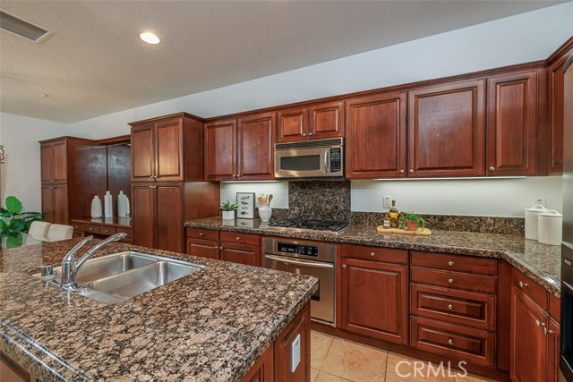 72 Orange Blossom, Ladera Ranch CA: https://media.crmls.org/medias/a0f49e7a-24bd-4b69-afcd-005d4a8a5a38.jpg