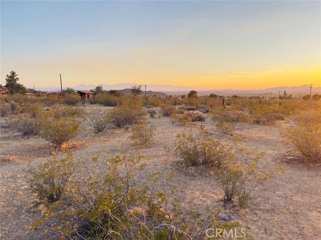 2 Old Mine Road, Apple Valley CA: https://media.crmls.org/medias/a0f4ad7f-e04d-422d-a0b9-a08ca5cfc2ec.jpg