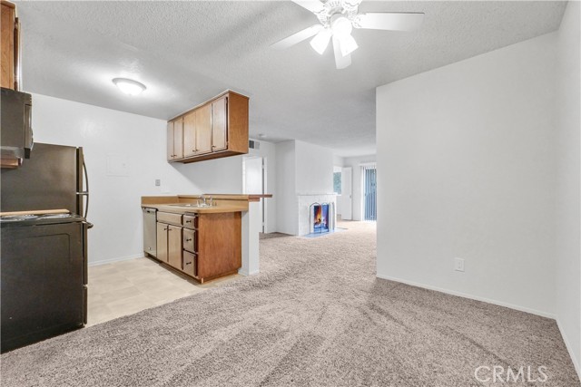 17552 Vandenberg Lane, Tustin CA: https://media.crmls.org/medias/a0f4c6b5-6f61-4f73-8647-d9749a3c372b.jpg