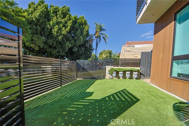 2200 Thurman Avenue, Los Angeles CA: https://media.crmls.org/medias/a0f4cc42-7d2d-421d-b04b-c0074c500d02.jpg