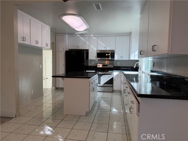 Detail Gallery Image 3 of 25 For 2866 Treeview, Fullerton,  CA 92835 - 4 Beds | 3 Baths